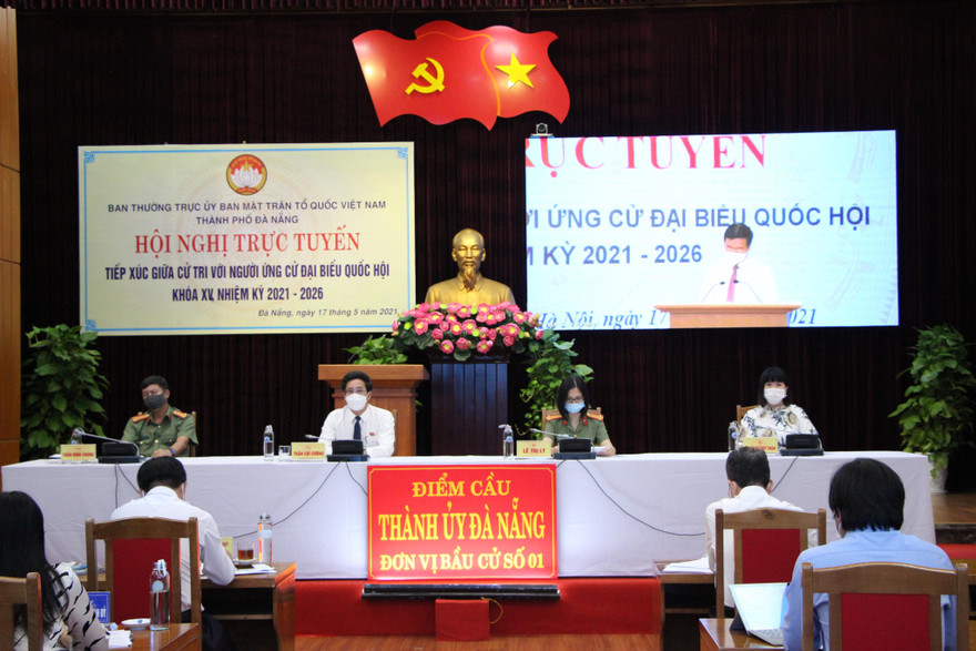 Điểm cầu tại Thành uỷ Đà Nẵng trong buổi tiếp xúc cử tri của 5 ứng viên ứng cử ĐBQH khoa XV đơn vị bầu cử số 1 TP Đà Nẵng. 