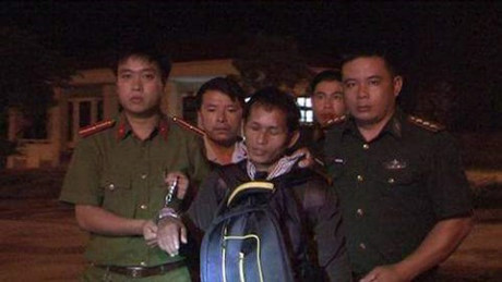 Băng rừng mang hai ba lô ma túy qua cửa khẩu