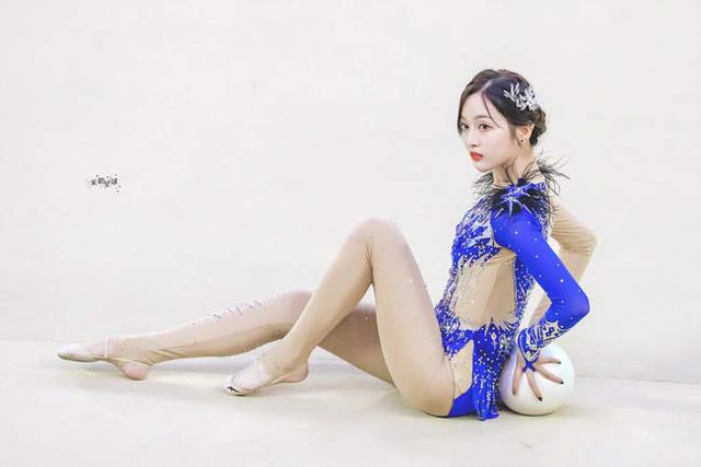 Những 'thiên nga' xinh đẹp trên sàn thể dục