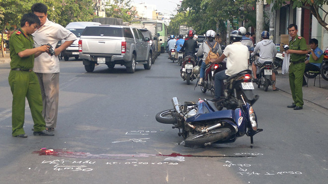 Bị xe tải cán tử vong sau cú ngã xe máy