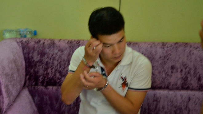 Nghi can Minh bị công an bắt. Ảnh CA cung cấp 