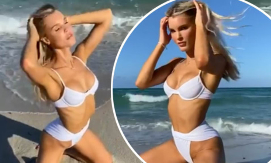 Joy Corrigan sexy đầy mê hoặc váo áo tắm 2 mảnh 