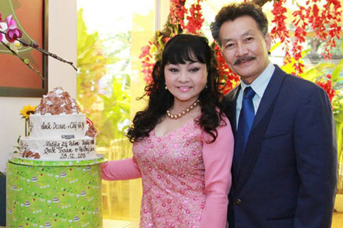 Vợ chồng danh ca Hương Lan. 