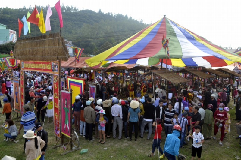 Độc đáo ngôi chợ chỉ mở 1 ngày trong năm vào mùng 1 Tết