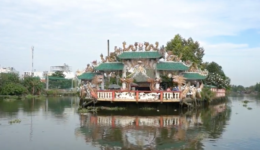 Độc đáo ngôi miếu nổi giữa sông Vàm Thuật