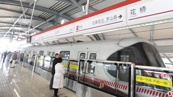 Tàu điện ngầm nối Thượng Hải – Giang Tô của Trung Quốc. Ảnh: Chinanews