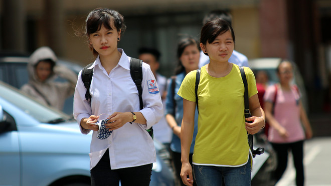 Thí sinh dự thi trong ngày thi 2/7. Ảnh: Như Ý