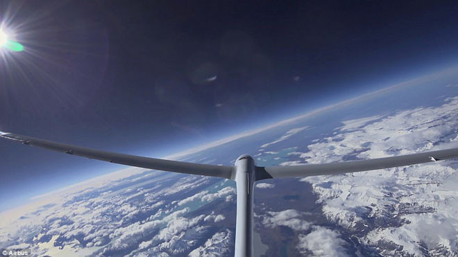 Máy bay không động cơ bay bằng sóng núi phá vỡ kỷ lục thế giới 