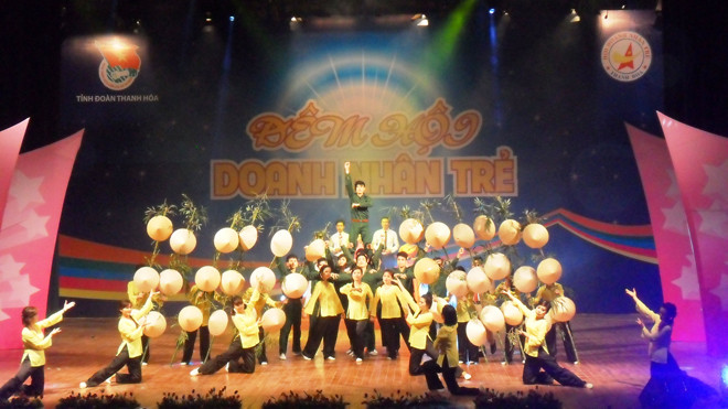 Tiết mục văn nghệ đặc sắc đạt giải nhất thuộc về đội Doanh nhân trẻ Bỉm Sơn (tỉnh Thanh Hóa). Ảnh: Phạm Nhài 