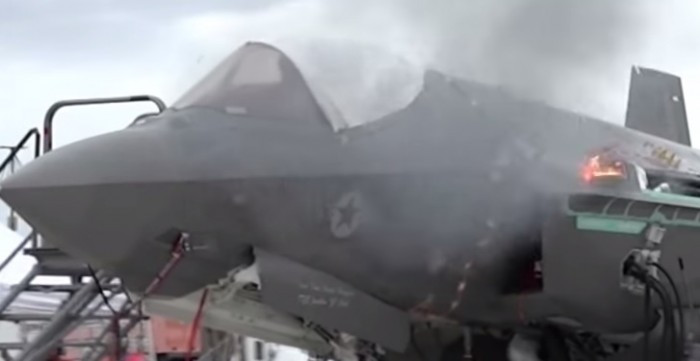 Chiến đấu cơ tàng hình F-35A thử pháo 4 nòng 