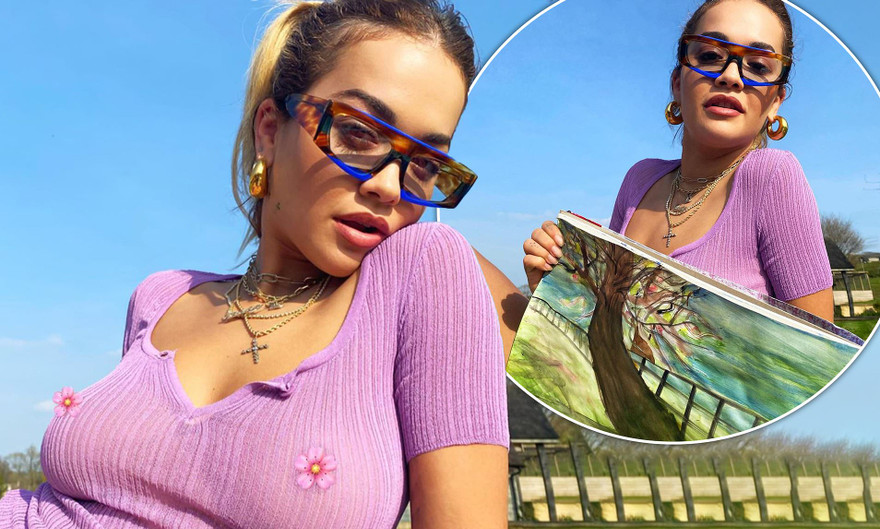 Rita Ora gợi cảm với áo mỏng tang, khoe tranh vẽ tại nhà 