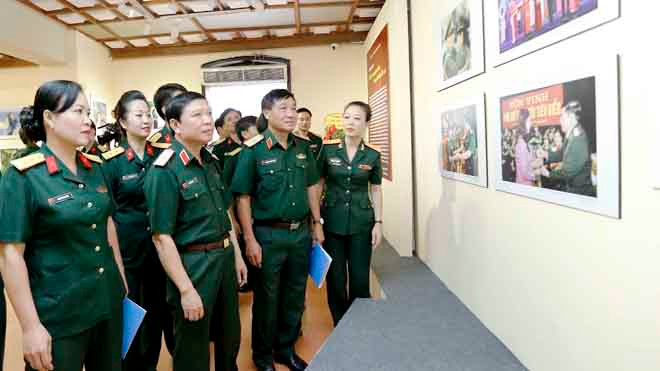 Hình ảnh tại lễ khai mạc triển lãm