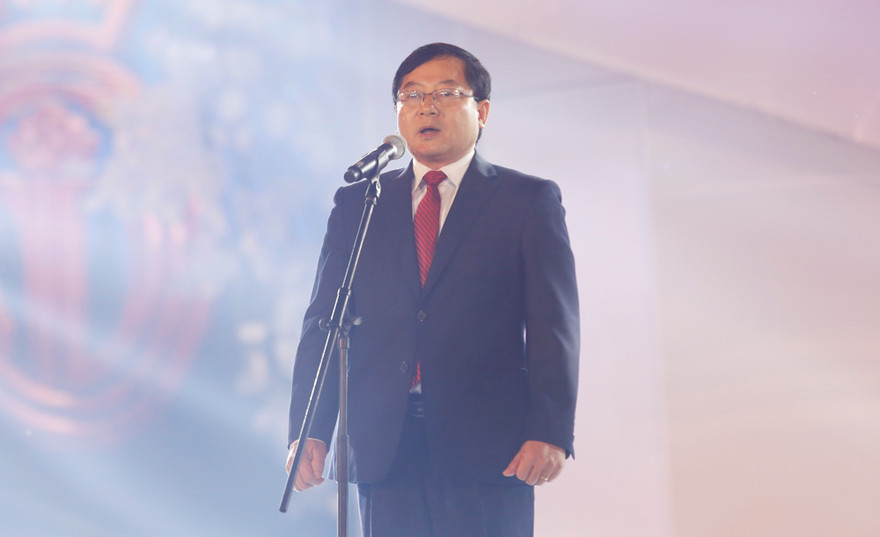 Nhà báo Lê Xuân Sơn phát biểu khai mạc đêm Chung khảo phía Nam.