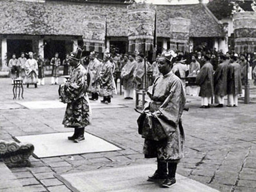 Chúa Trịnh nào cho phúc khảo lại cả 3 khoa thi vì nghi có gian lận?