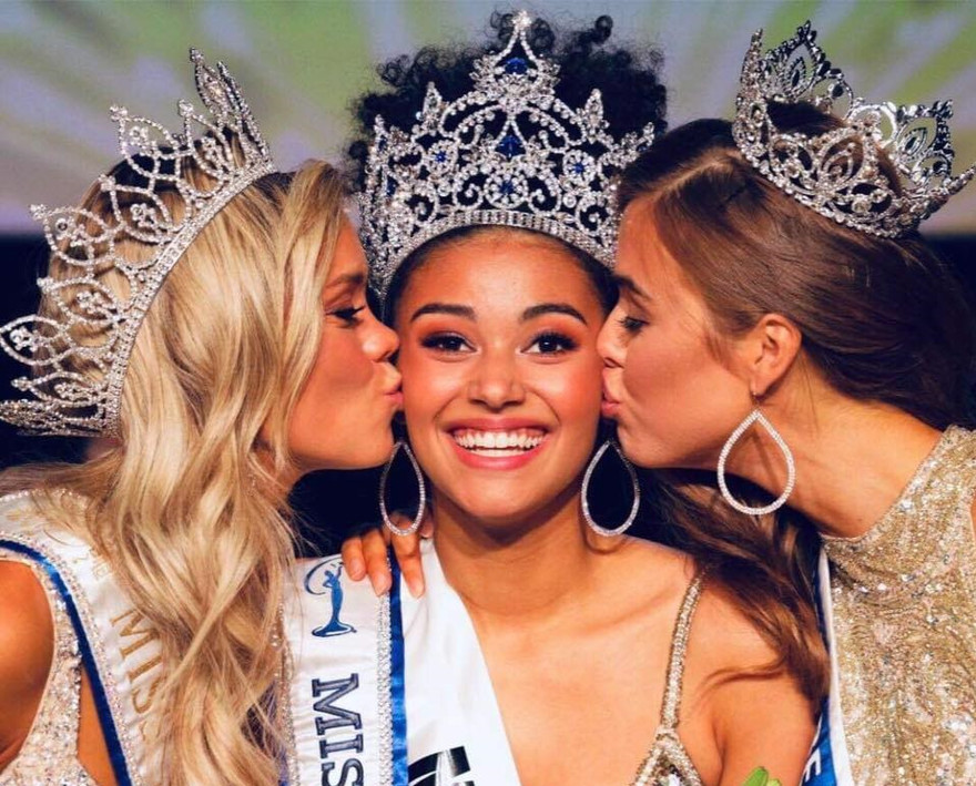 Giải thưởng Hoa hậu của các Hoa hậu – Miss Grand Slam do chuyên trang sắc đẹp Global Beauties bình chọn đã được trao cho người đẹp đến từ Iceland – Birta Abiba Þórhallsdóttir.