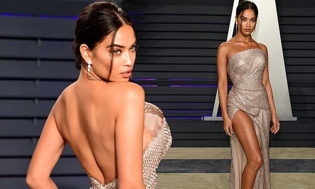 Siêu mẫu Shanina Shaik vướng sự cố lộ ngực tại tiệc hậu Oscar