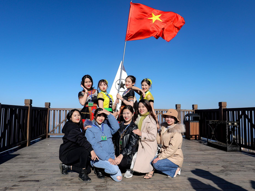 Du lịch hồi phục dần dần, trước mắt phục vụ khách nội tỉnh. Ảnh: Kỳ Sơn 