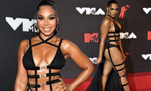 Nữ rapper Ashanti gây choáng váng với trang phục khoe da thịt 'nóng mắt'