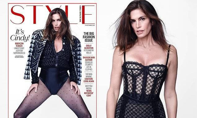 Siêu mẫu huyền thoại Cindy Crawford đẹp như tượng tạc ở tuổi 55