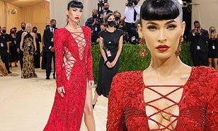 Megan Fox xứng danh 'nữ hoàng thảm đỏ' ở Met Gala với váy xẻ ngực sâu nóng bỏng