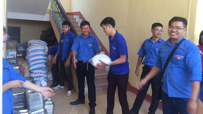 Trao quà cho học sinh tại Yên Bái, Lai Châu