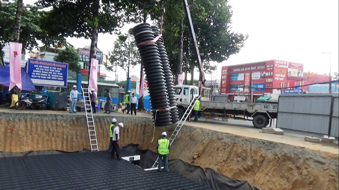 Đầu thu nước được gắn bên phía đường Võ Văn Ngân.