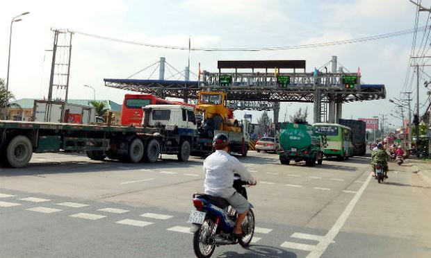 Theo đó, Bộ GTVT thống nhất với đề xuất của Tổng Cục Đường bộ Việt Nam, UBND TP Cần Thơ và tỉnh Hậu Giang, Bộ Giao thông Vận tải quyết định miễn giảm giá cho 1.995 phương tiện lưu thông qua trạm thu phí này. Cụ thể, có 972 phương tiện thuộc phạm vi xã Tân