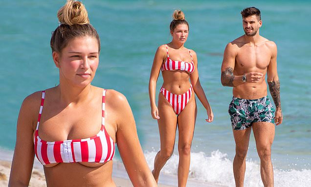 Zara McDermott tung tăng gợi cảm trên biển với bạn trai