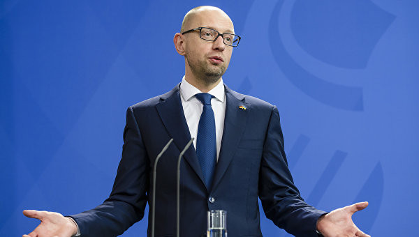Cựu Thủ tướng Arseniy Yatseniuk mong muốn NATO cung cấp vũ khí cho Ukraine. Ảnh: AFP 