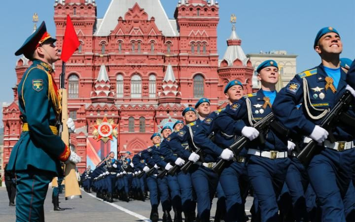 Anh thừa nhận sức mạnh của quân đội Nga. Ảnh: AP