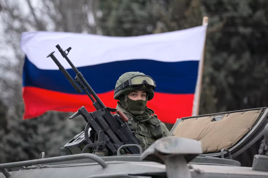 Nga tăng quân trên biên giới Crimea. Ảnh: Tass