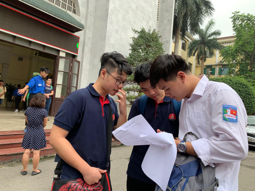 Đề Toán, Sinh chuyên vào lớp 10 trường Khoa học tự nhiên: Khó đạt điểm 9