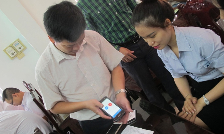 Thử nghiệm kiểm tra thông tin thẻ tàu hiển thị trên điện thoại.