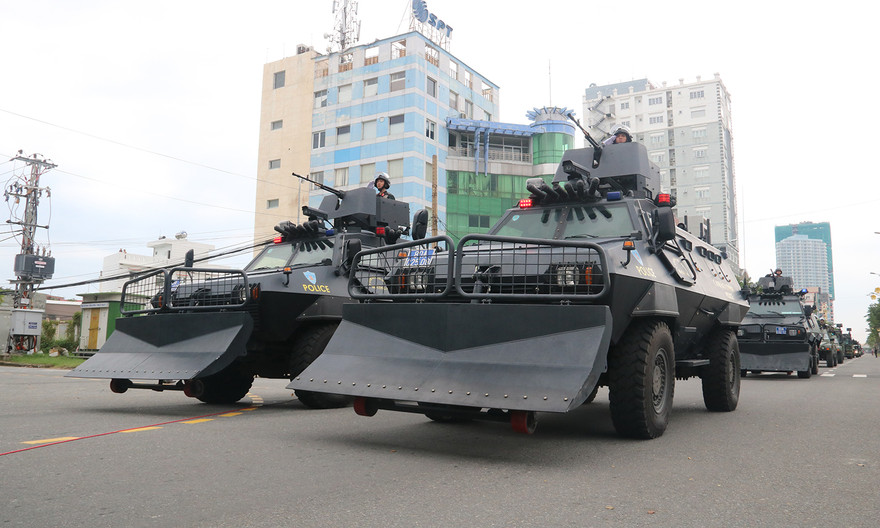 Ngày 24/10, tại TP Đà Nẵng, Tiểu ban an ninh và Y tế APEC Quốc gia phối hợp với cơ quan chức năng đã lễ xuất quân và diễn tập phương án bảo vệ Tuần lễ Cấp cao APEC 2017 với sự tham gia của hàng ngàn cán bộ chiến sỹ, các đơn vị tác chiến…tham gia bảo vệ an