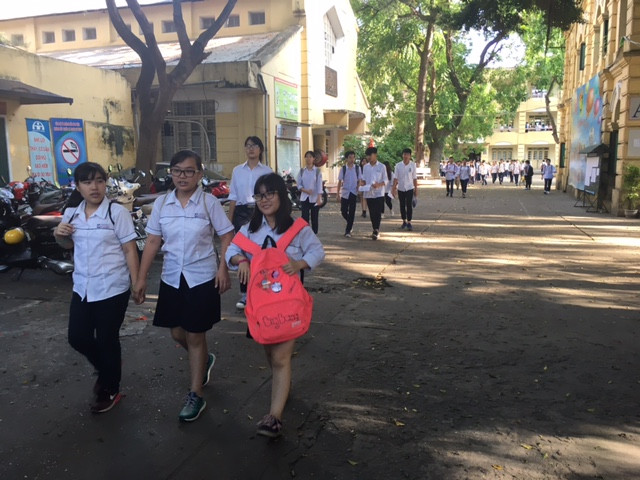 Thí sinh vui vẻ và tự tin đạt 9 điểm môn Toán. Ảnh: Đỗ Hợp