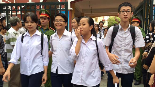 Đề “dễ thở”, thí sinh cười tươi sau khi thi môn Ngữ Văn