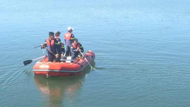 Tìm kiếm thi thể nạn nhân