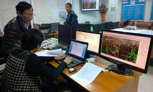 Trắng đêm đợi tin máy bay mất tích