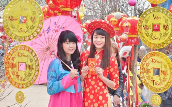 Chia sẻ ảnh 'Khoảnh khắc Xuân', hân hoan nhận quà tặng