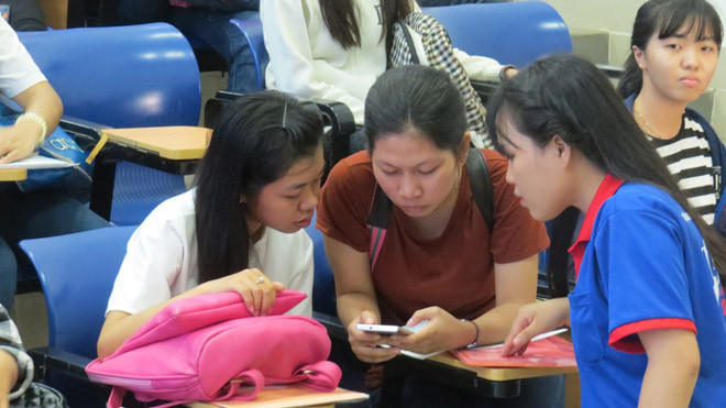 Chùm ảnh ngày đầu tiên nộp hồ sơ xét tuyển ĐH- CĐ