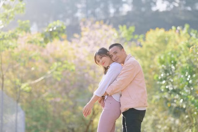 MC Hoàng Linh tình tứ ngọt ngào bên bạn trai