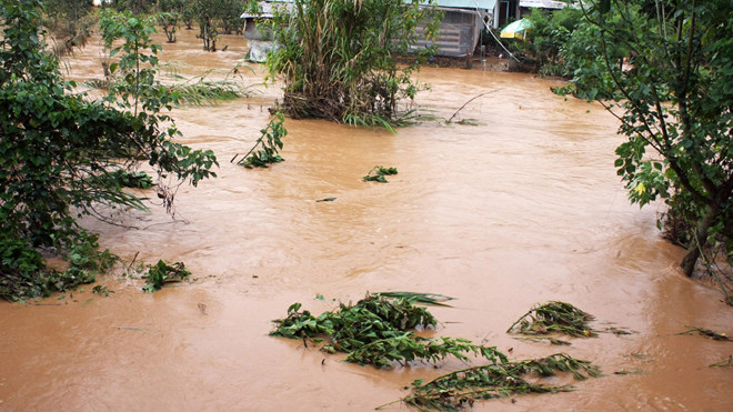 Nưrc suối tràn bờ