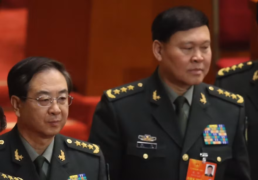 Tướng Phòng Phong Huy (trái) và tướng Trương Dương khi đương chức. Ảnh: Tân Hoa xã