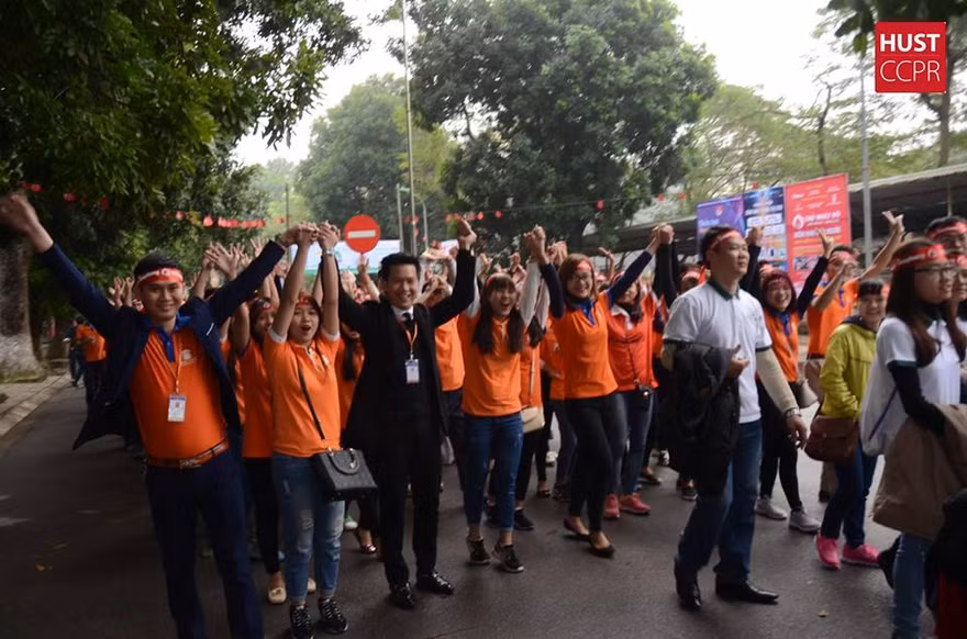 Sinh viên ĐH Bách Khoa Hà Nội tâm sự trước ngày Chủ Nhật Đỏ