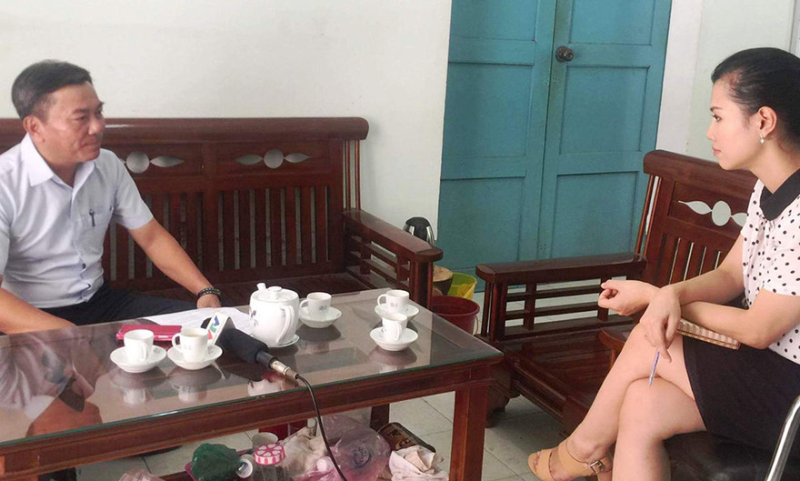 Theo Chánh Thanh tra Sở VHTT TT-Huế, ông Nguyễn Văn Hà (bìa trái), cho dù lăng mộ của ai cũng cần được tôn trọng, ứng xử công bằng, có văn hoá, đúng pháp luật.