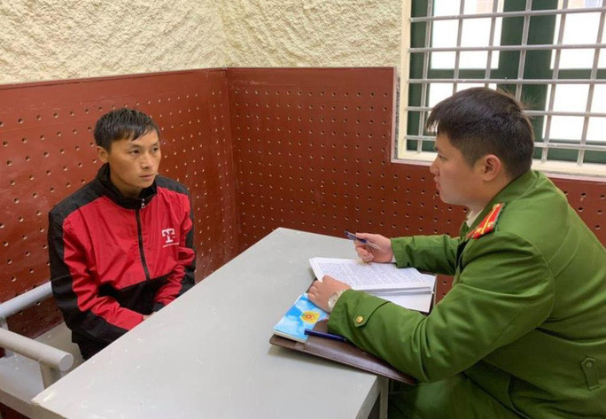 Vàng A Chu tại cơ quan công an - Ảnh: Như Quỳnh