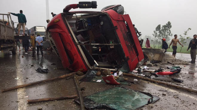 Lời kể kinh hoàng của nạn nhân vụ lật xe khách tại Hà Tĩnh