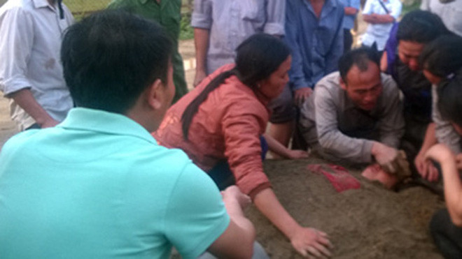 Sét đánh trúng nhà, một phụ nữ nguy kịch