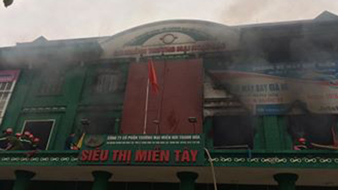 Hình ảnh vụ cháy tại siêu thị Miền Tây.
