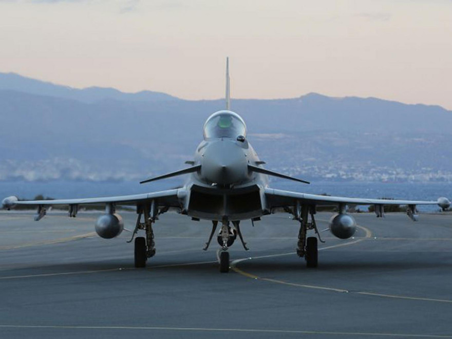 Một trong 131 máy bay Typhoon của Không quân Hoàng gia Anh không được trang bị hệ thống cảnh báo trên không. Ảnh: Getty